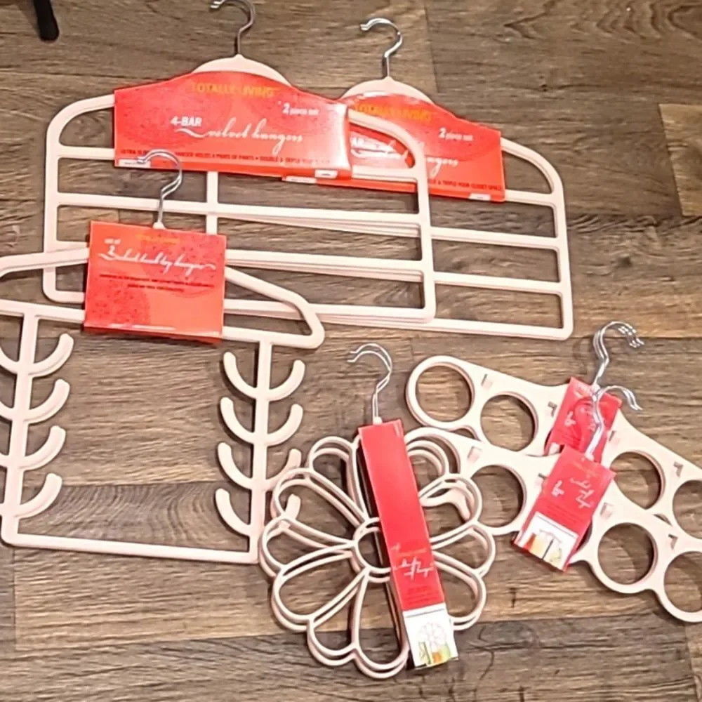 Totally Living Tank Top, Pant, and Accessory Hanger Lot